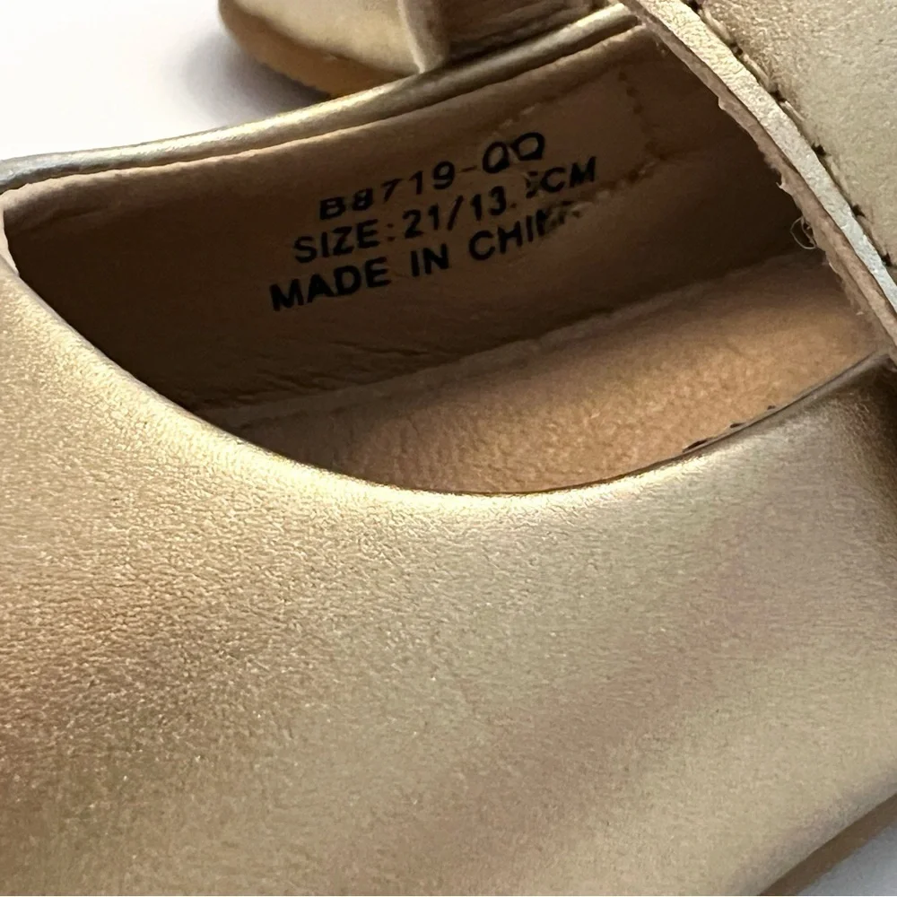 (NWOT) Thee Bron Stylish Gold Baby Dress Shoes with Velcro Straps - Girls 5T
